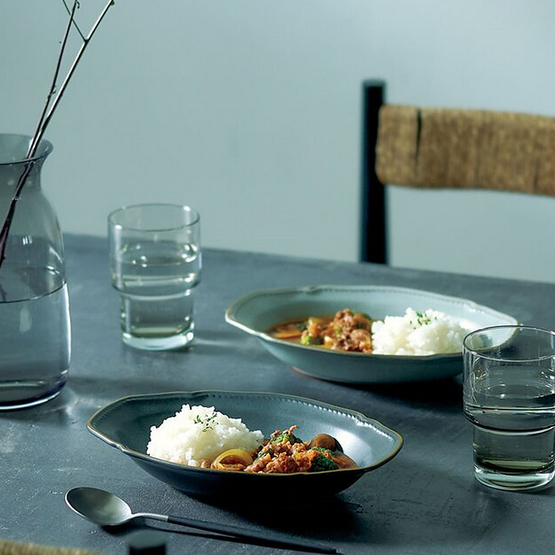 Dine in Distinction with Aito Mino Yaki's Oval Beauty