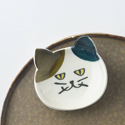 Side view of a Japanese cat cutlery rest showing the depth and ear height
