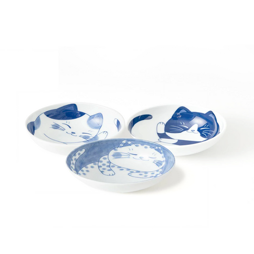 Daitoua Neko Chigura Hachiware Japanese Oval Serving Bowl (19cm), featuring three bowls with playful blue and white cat illustrations in various poses, combining charm and functionality for dining or serving.