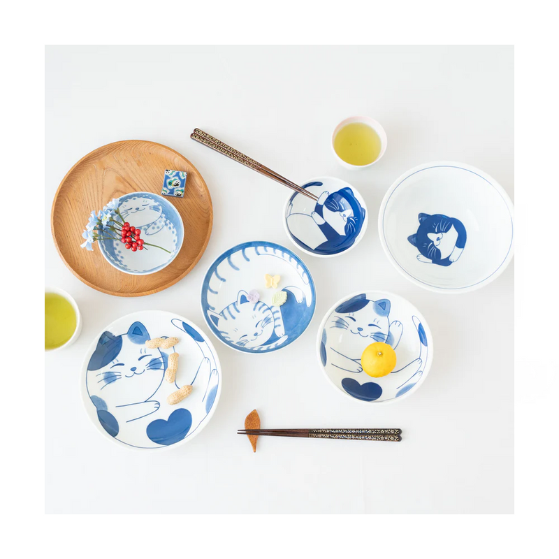 Daitoua Neko Chigura Mike Dinner Plate - 20cm