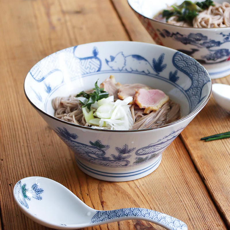 Edokko Dinosaur Seigaiha Japanese Donburi Bowl (18.5cm) featuring a playful blue dinosaur illustration amidst traditional wave patterns, filled with soba noodles.
