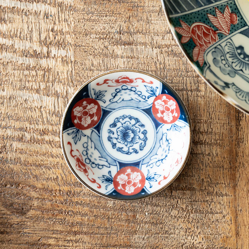 A top-down view of the Edokko Dinosaur Stegosaur mini plate resting on a rustic wooden table.


