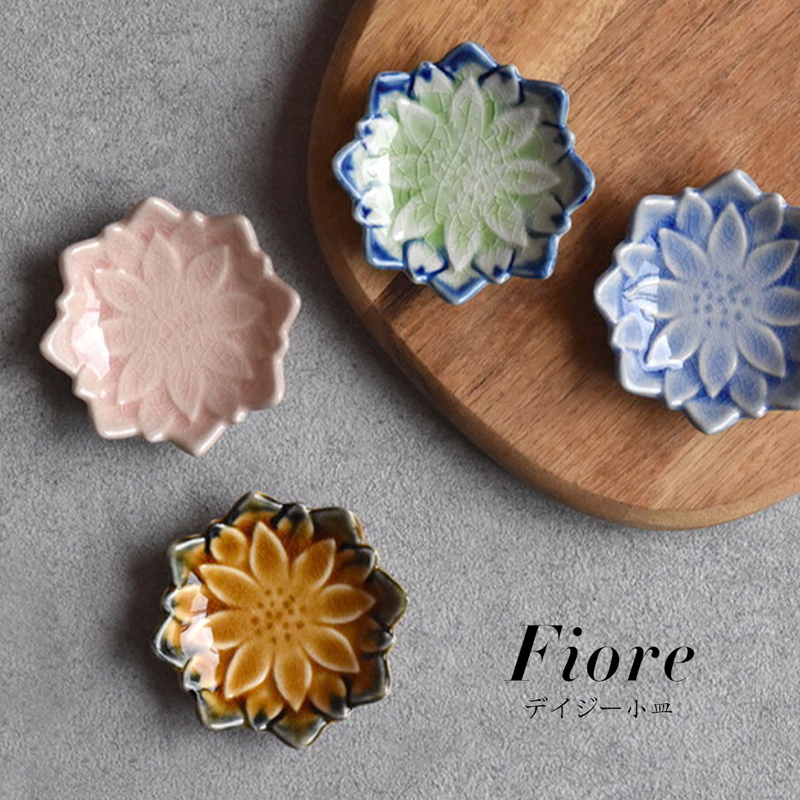 A collection of Fiore Dahlia mini plates in four different colours, showcasing the variety in the series.

