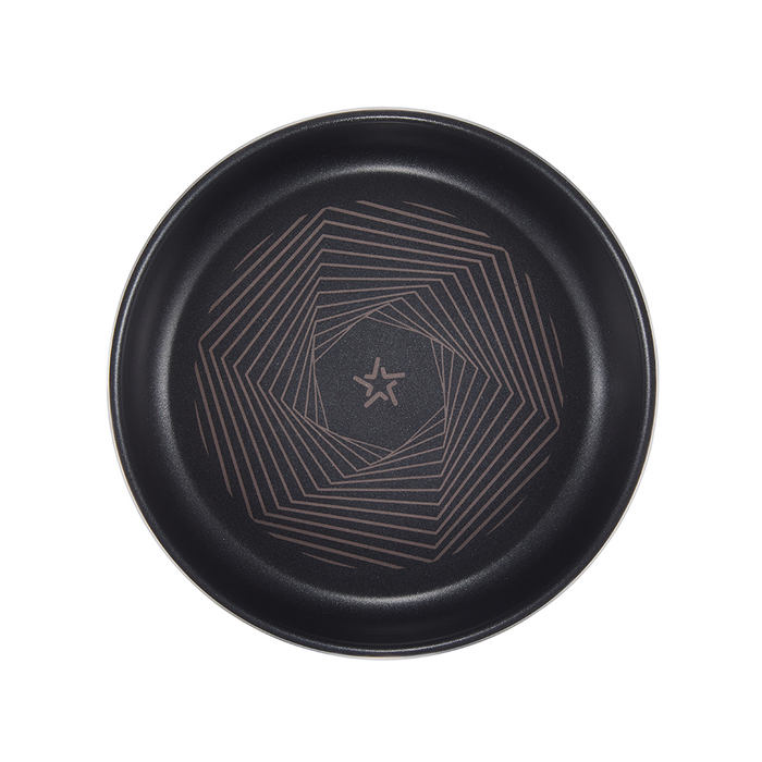 Top view of the Happycall Freehands Spica frying pan, showing the geometric pattern on the non-stick surface