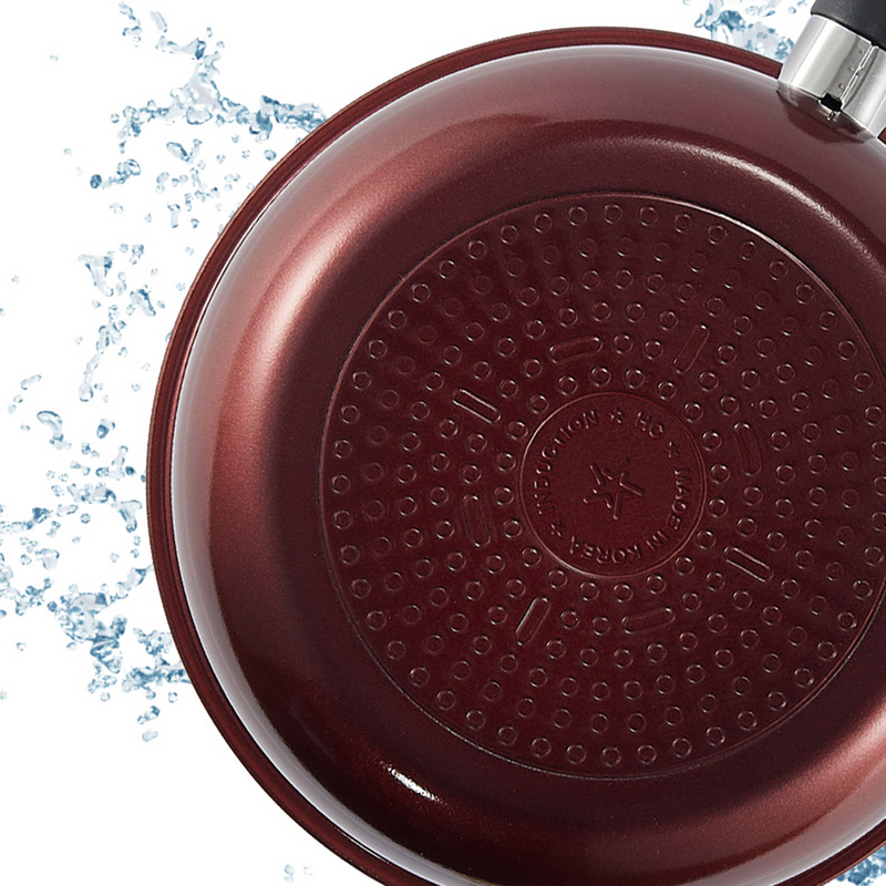 Bottom view of the Happycall Solrais Diamond Wok in maroon, highlighting induction-compatible base with splash effect.







