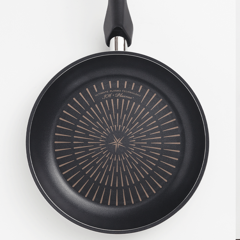 Top View of Happycall Plasma Titanium Frypan: A top-down view of the interior of the Happycall Plasma Titanium Frypan, highlighting the radiating pattern that promotes even heat distribution.

