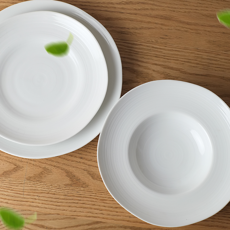 A 3-piece white porcelain dinnerware set by Oda Pottery, including two flat plates and one deep hat plate, featuring subtle concentric 'kushime' comb textures and gentle wavy rims.