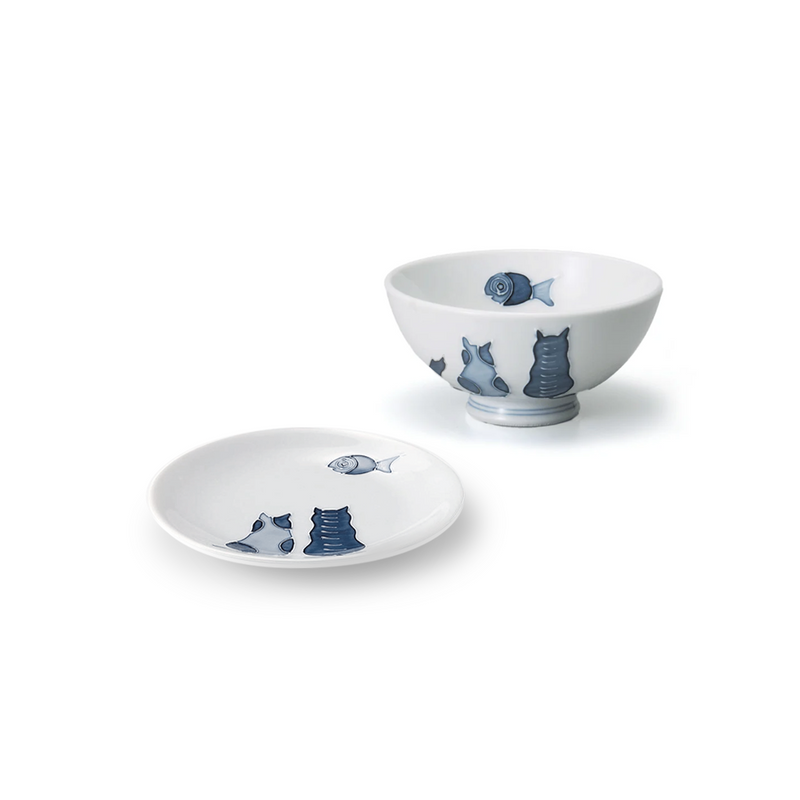 The Mino Yaki Neko Maru set, showing the bowl and the matching side plate, both featuring illustrations of two cats looking up at a fish.