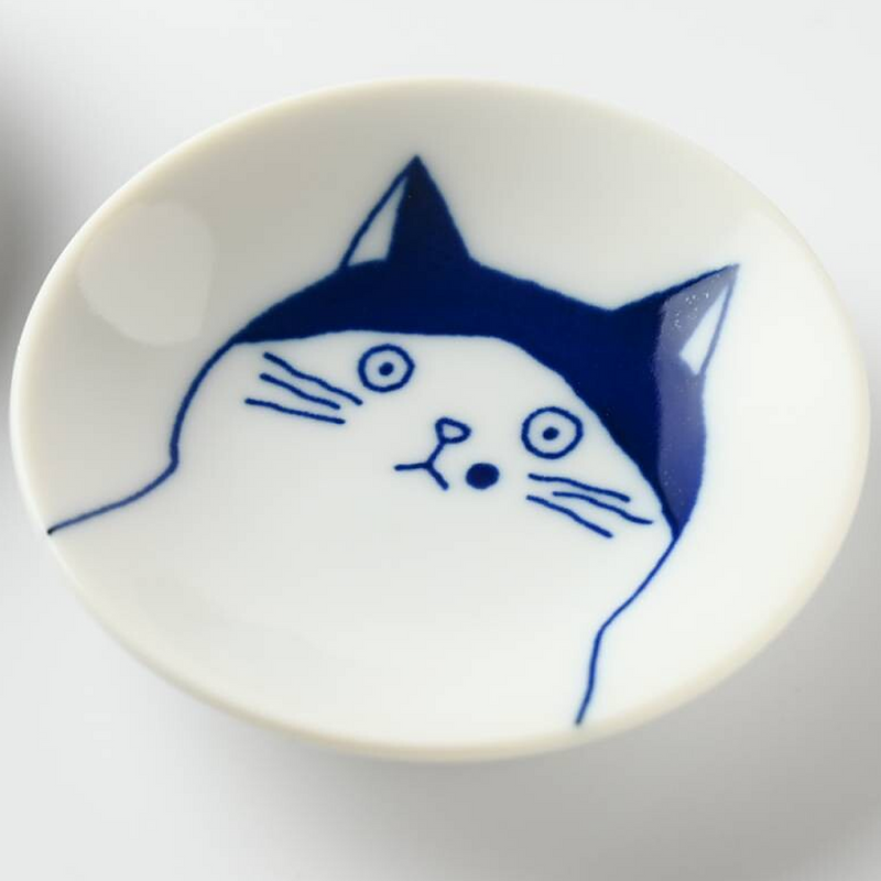 Shichita Mino Yaki Cat Nora Side Plate (8cm) featuring a whimsical blue cat illustration, giving a charming and slightly curious expression.