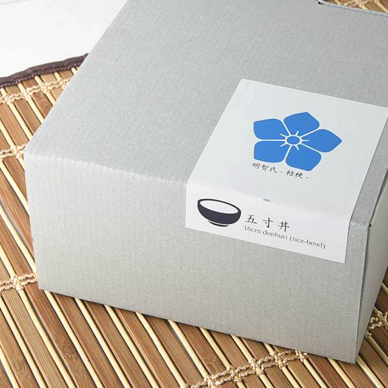 Packaging box for the Mitsuhide Akechi Kikyo Bowl (16cm), clearly labeled with the Kikyo flower emblem and bowl description.