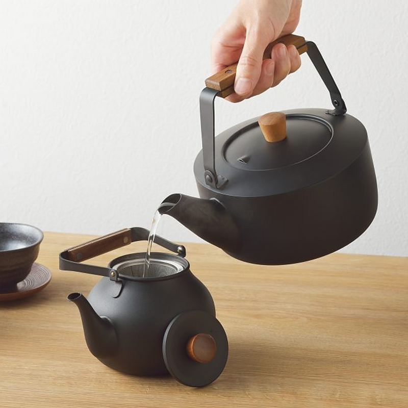 Sip in Style, Boil with Grace – Miyaco Classic Stainless Steel Kettle, Your Timeless Elegance.