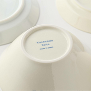 The base of the Nekomaruke donburi bowl, showing the Kanesada Seito maker's mark.
