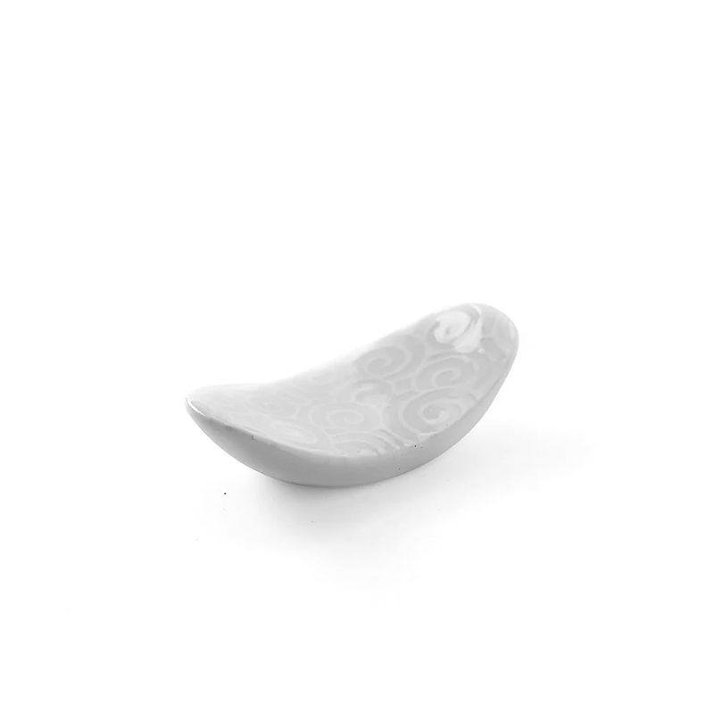 Oval Swirl Vine Chopstick Rest - White