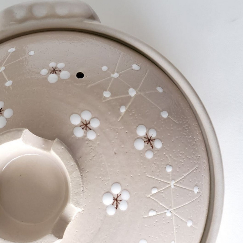 Santo Plum Blossom Donabe Japanese Clay Pot - 29cm (Size 9)