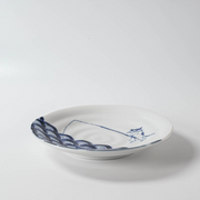 Side view of shichita plate showing its depth and curved rim.

