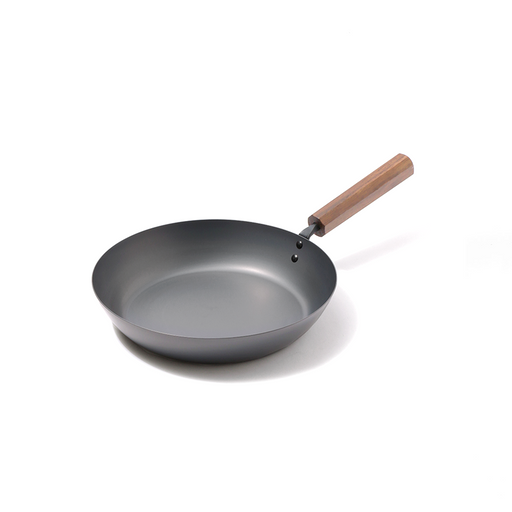  This image presents the frypan from an angled top view, displaying its spacious cooking surface and stylish design.