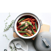 Close-up of the silver-grey Japanese Tojiki Tonya Tstyle Donabe clay pot's lid, showcasing its texture and design.