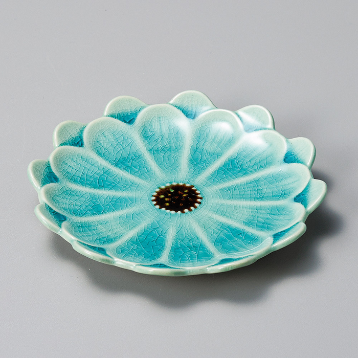 12cm side plate showcasing the tranquil beauty of a daisy in a refreshing turquoise color.