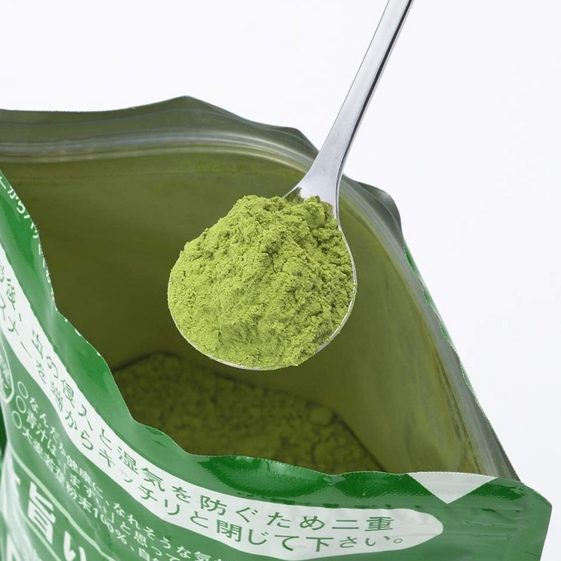 close-up view of the Yoshikawa stainless steel spoon filled with green powder.