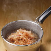 The Yoshikawa stainless steel strainer insert sitting inside a Yukihira saucepan, holding freshly cooked noodles.