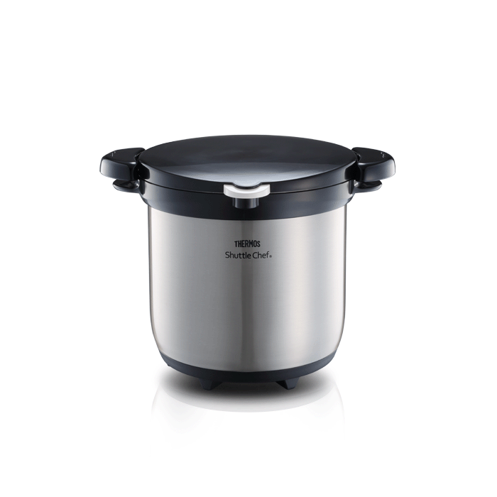 A product image of the 4.5-litre Thermos Shuttle Chef thermal cooker in a stainless steel silver finish with a black lid.

