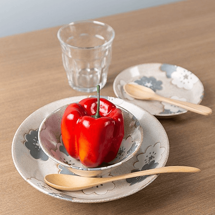 Aito Mino Yaki Nordic Flower Series 6-Piece Dinnerware Set: More setting