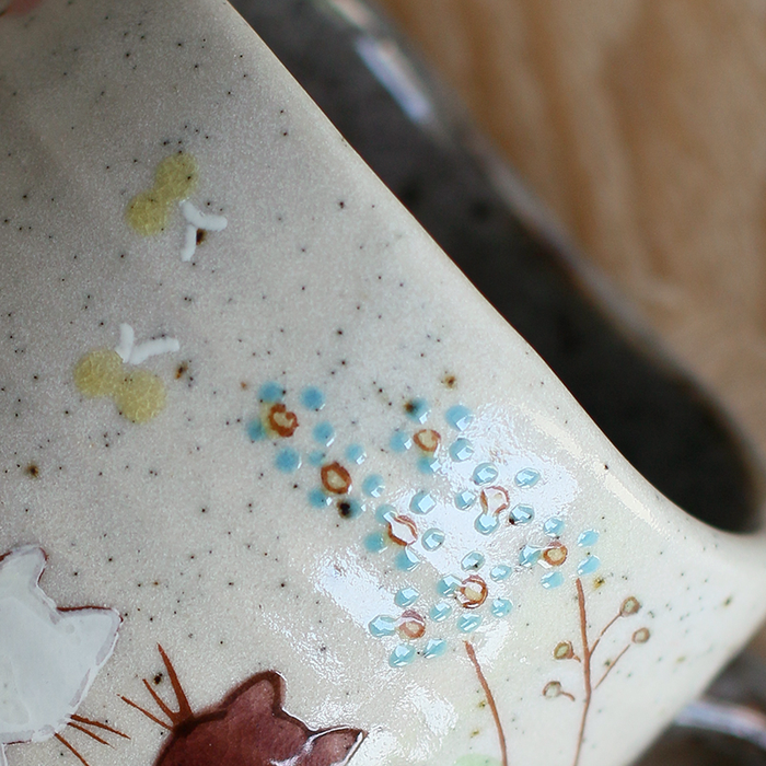 Atelier Yu Cats In Sunny Spot Kutani Handmade Mug: mug edge