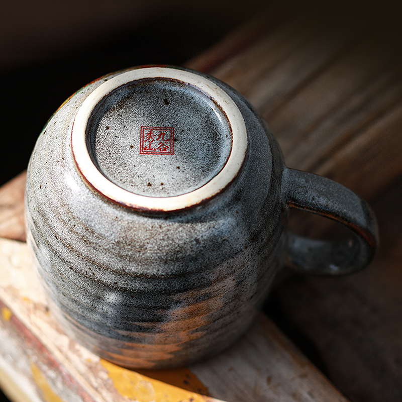 Hanazume Kutani Handmade Mug : mug bottom