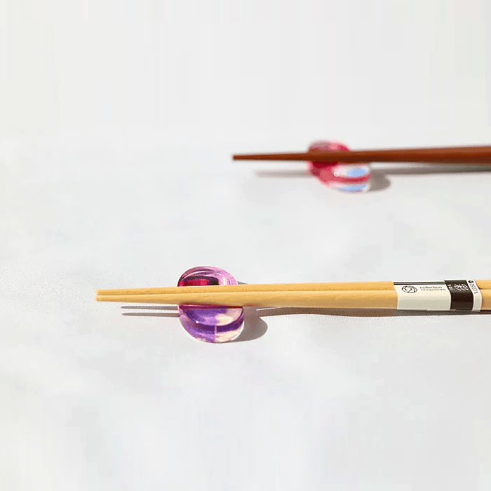 Ishida Kyo-Yuzen 5-Piece Chopstick Rest Set: on a table