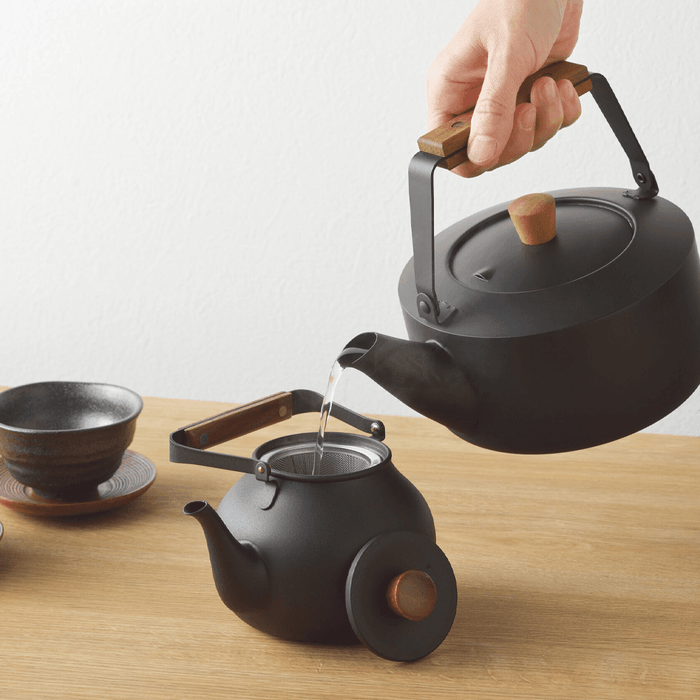 Miyaco Classic Stainless Steel Teapot 700ml Black - Made in Japan. Pouring Tea.