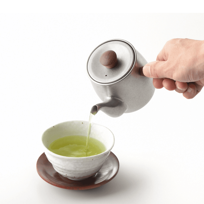 Miyaco Classic Stainless Steel Teapot 380ml - Made in Japan: Pouring Tea