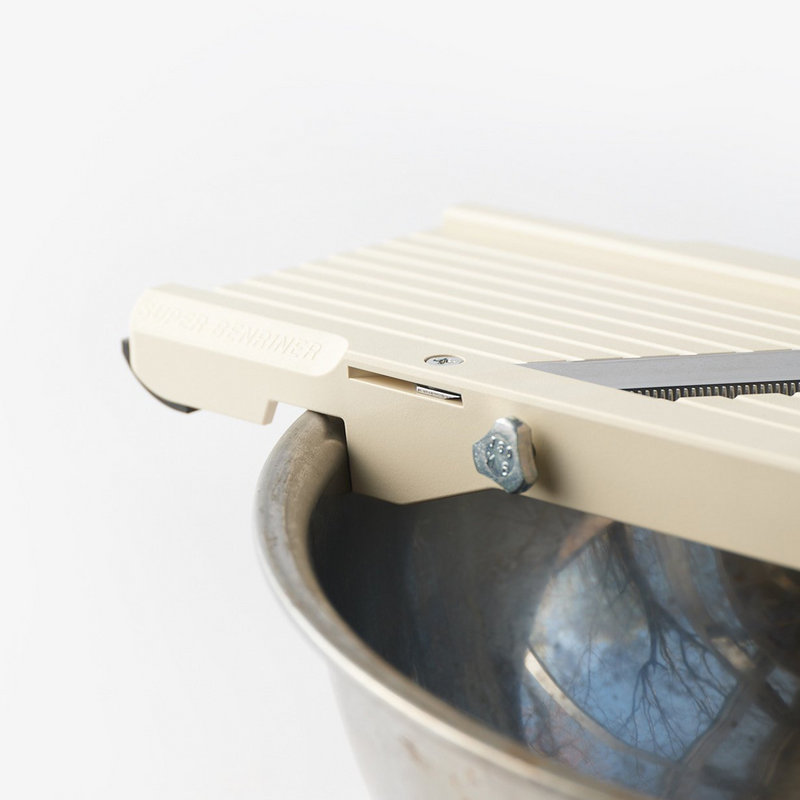 The Benriner Mandoline / Slicer - Professional Model - 64mm - Rim