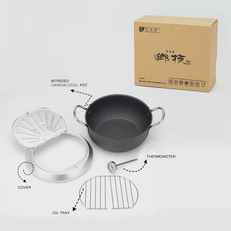 An infographic showing the components of the Yoshikawa deep fryer set, with labels pointing to the nitrided carbon steel pot, the cover, the removable oil tray, and the detachable thermometer.