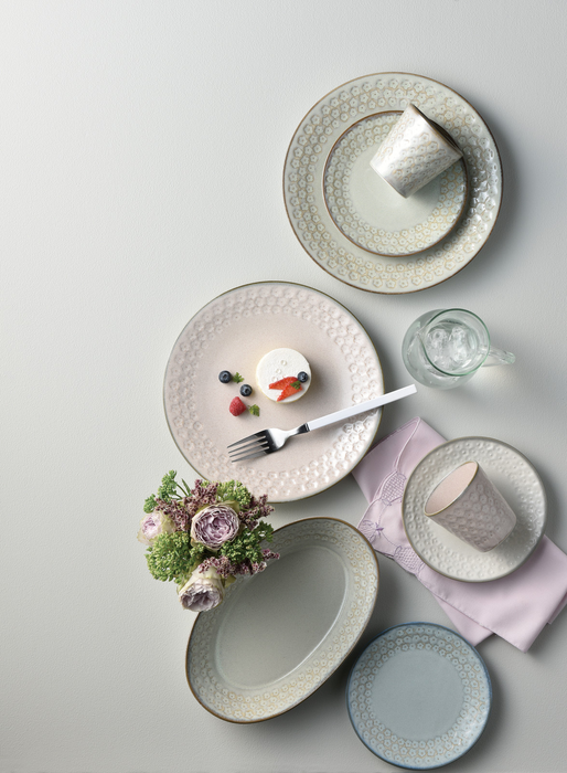 Aito Mino Yaki Floral Pattern 6-Piece Dinnerware Set: serving dessert