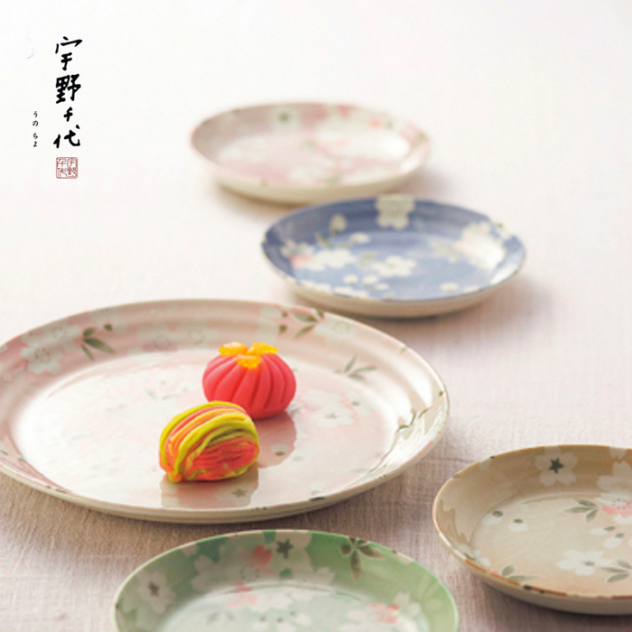 Aito Mino Yaki Uno Chiyo Blossom Dinner Plates - Set of 2. Set on a dining table.