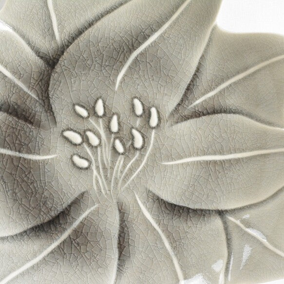 Aito Seto Yaki Amaryllis Glazed Dinner Plate (25cm) - Glossy Grey: handcrafted 