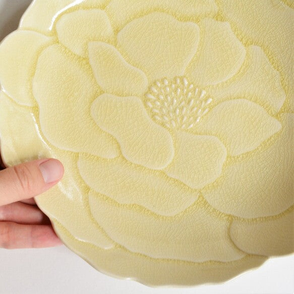 Aito Seto Yaki Blossom Glazed Dinner Plate (22cm) - Glossy Ivory: handcrafted