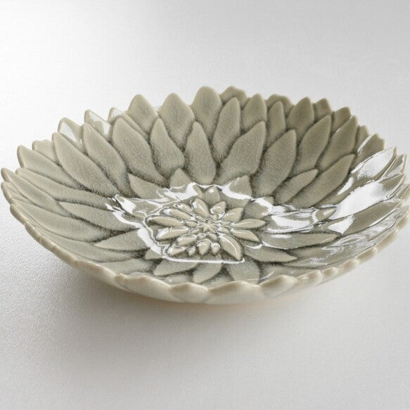 Aito Seto Yaki Dahlia Glazed Dessert Plate (15cm) - Glossy Grey: handcrafted