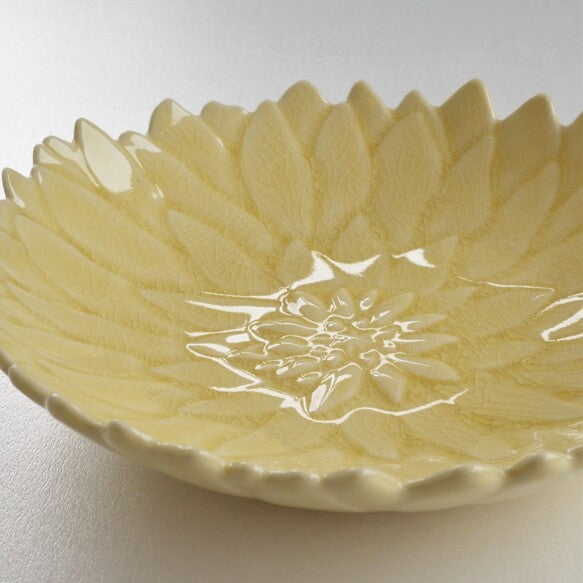 Aito Seto Yaki Dahlia Glazed Dessert Plate (15cm) - Glossy Ivory: Made in Japan