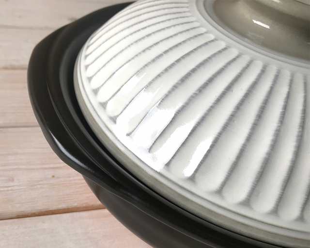 Ginpo Kikka Donabe Japanese Clay Pot 28cm (Size 9) Grey White - Made in Japan. Lid details.
