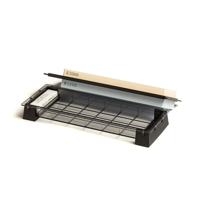 Suehiro CERAX CR-3800 Two-sided Whetstone: Storage case can be used as a handy water tank.